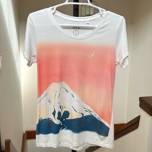 Uniqlo UT Women's Haibara Mt Fuji SS Scoop Neck Graphic T-shirt Small